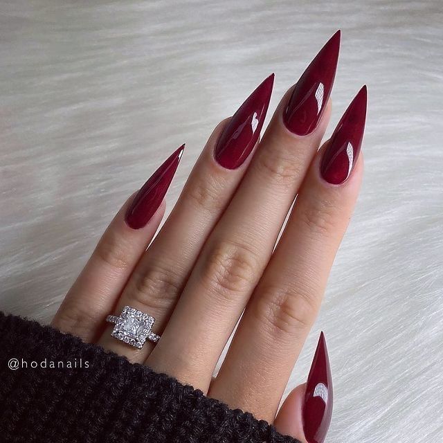 unha stiletto vinho matte