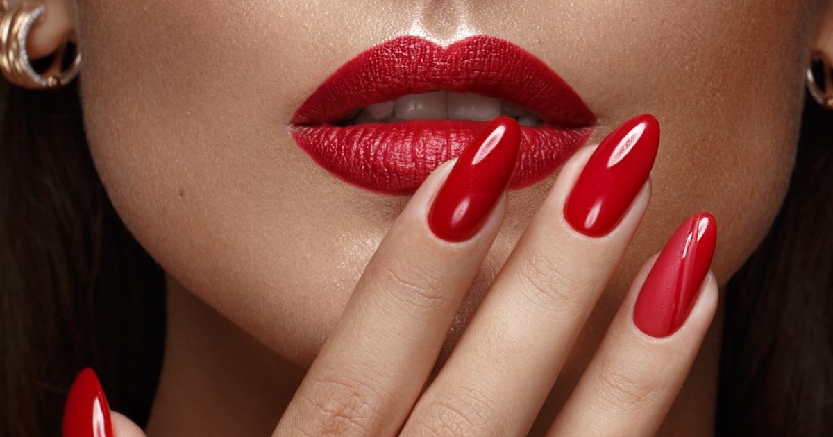unhas vermelhas vibrantes