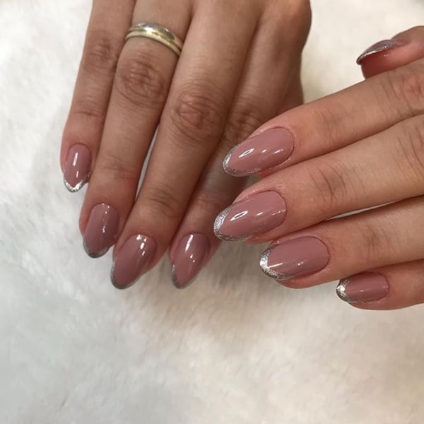 unhas curtas formato amendoa