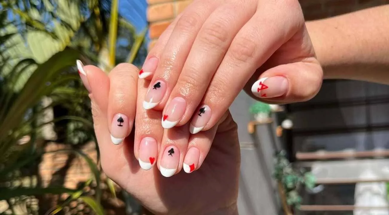 unhas almond curtas brancas