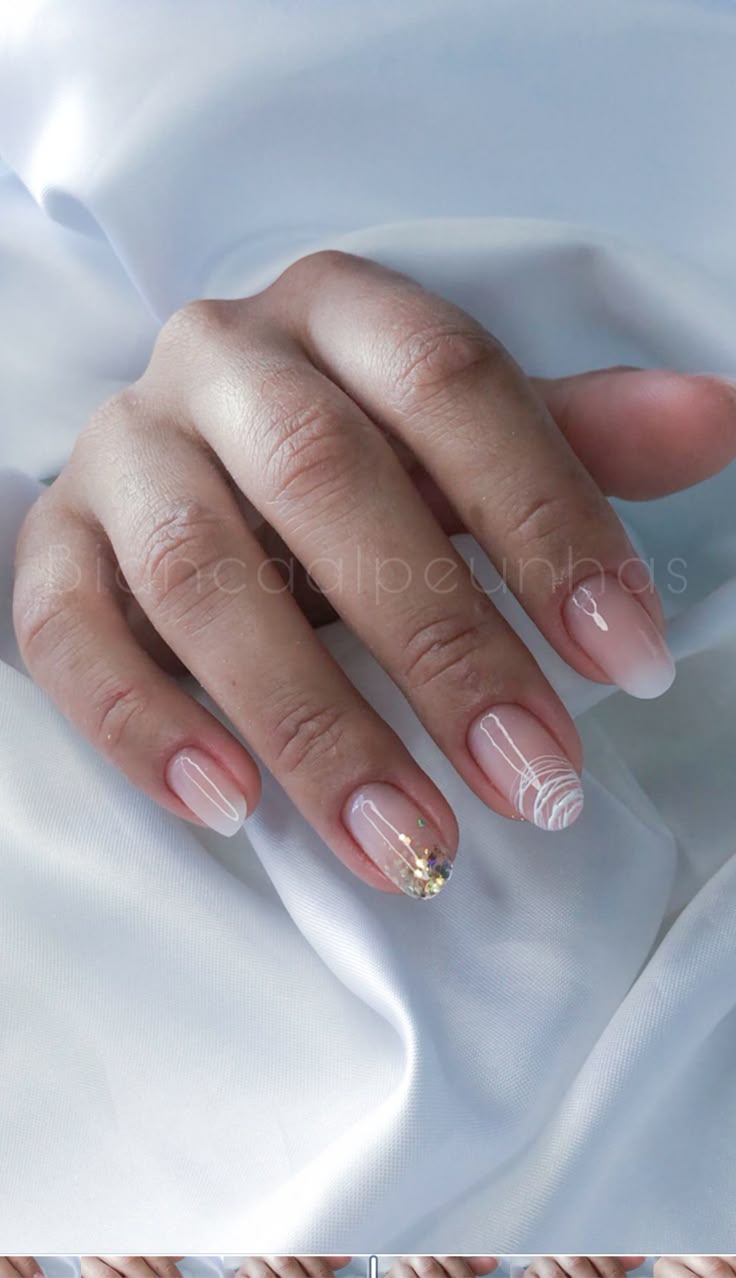 unhas amendoadas curtas