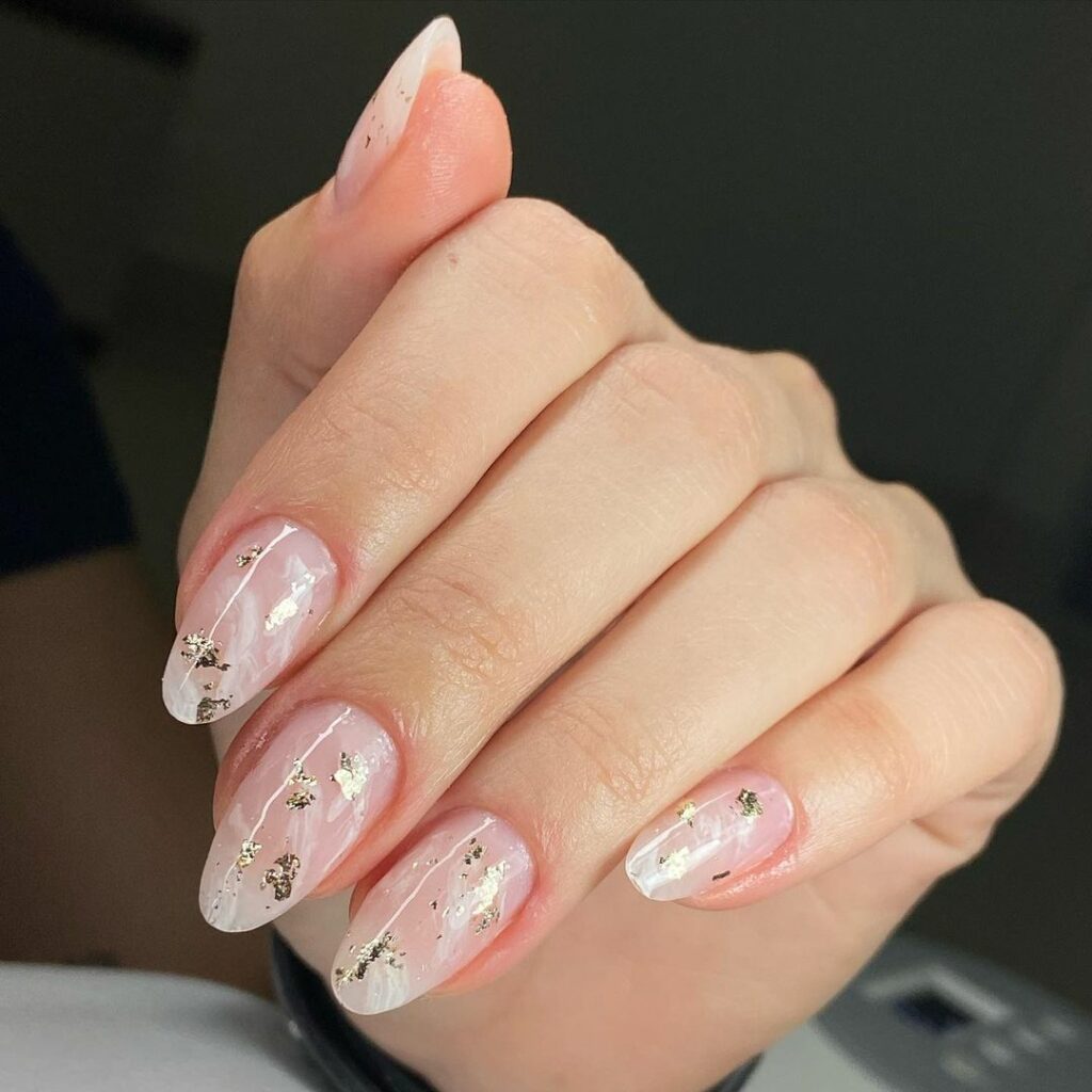 unhas almond nude