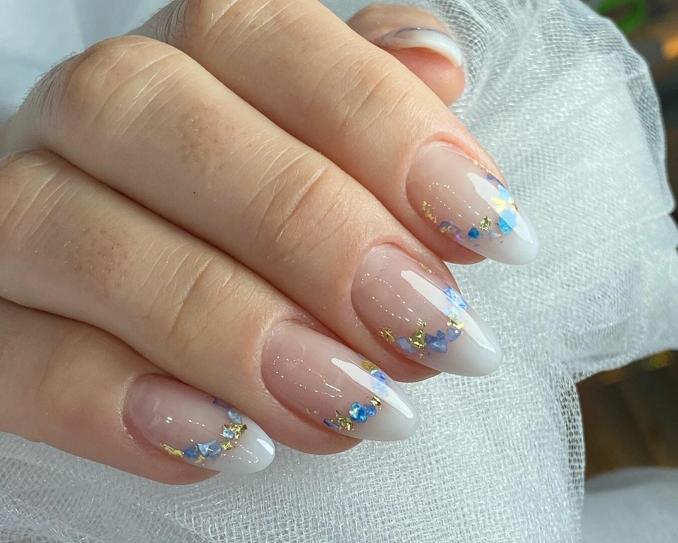unhas degradê com glitter