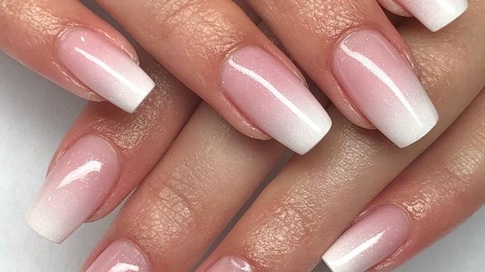 unhas francesinha com glitter