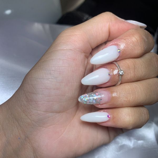 unhas ovais clássicas
