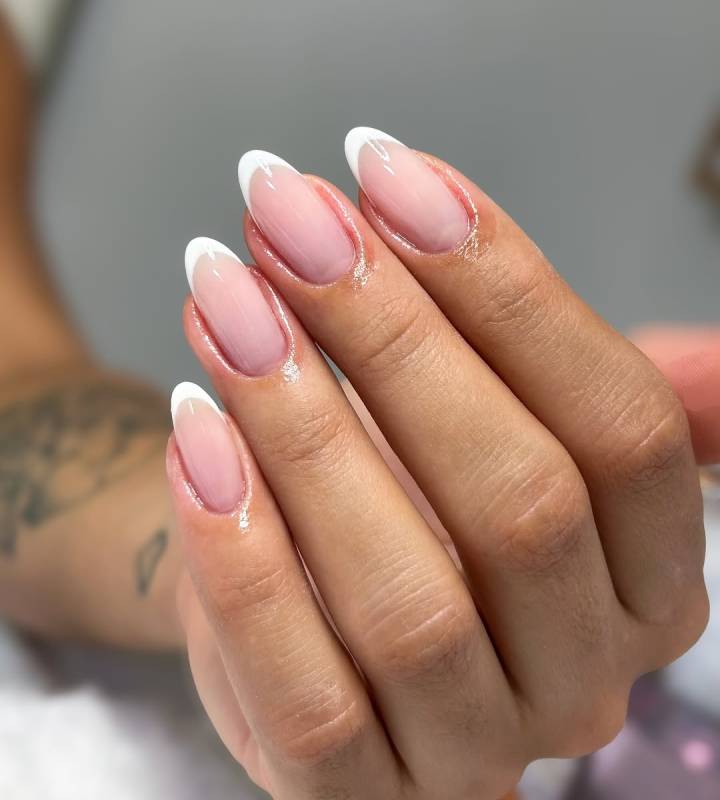 unhas claras e delicadas 2026