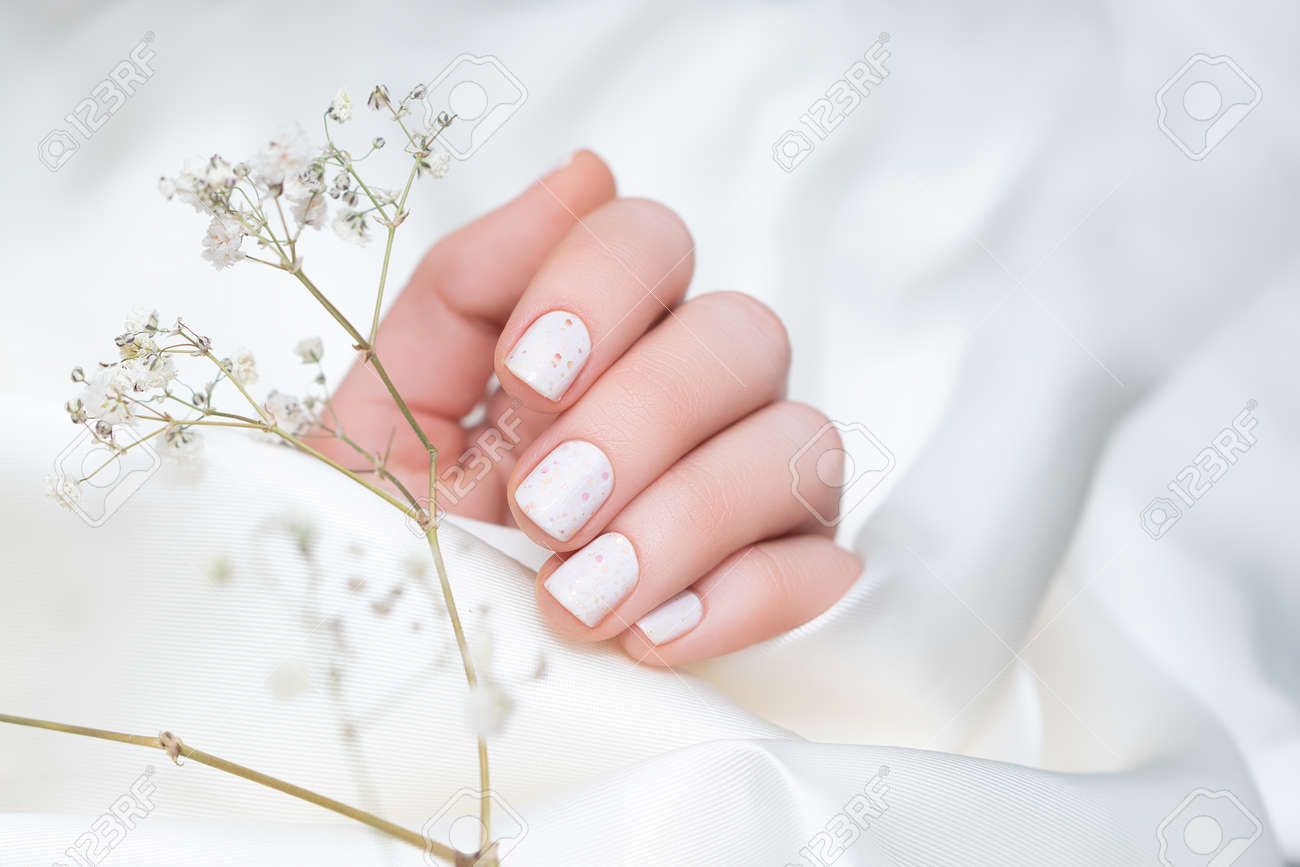 inspiração unhas claras