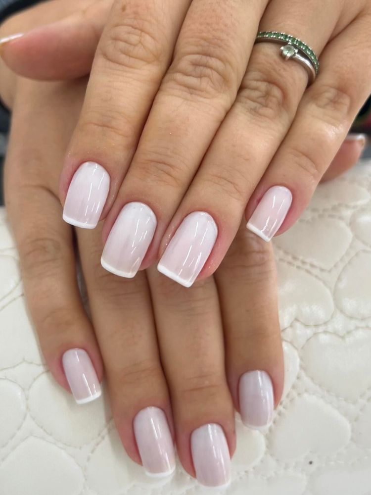 esmaltes claros para pele morena