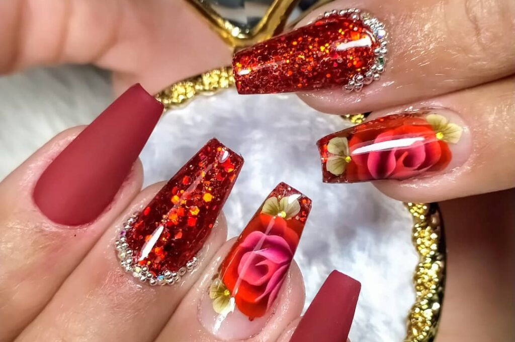 unha com glitter na ponta