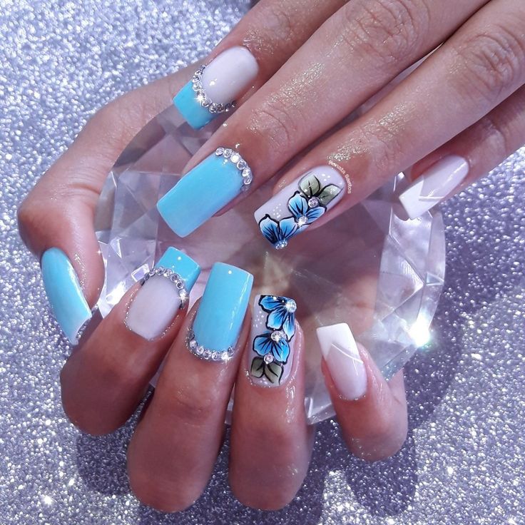 unha degradê azul e branco