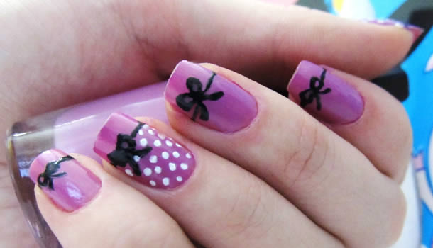 unhas com pontinhos