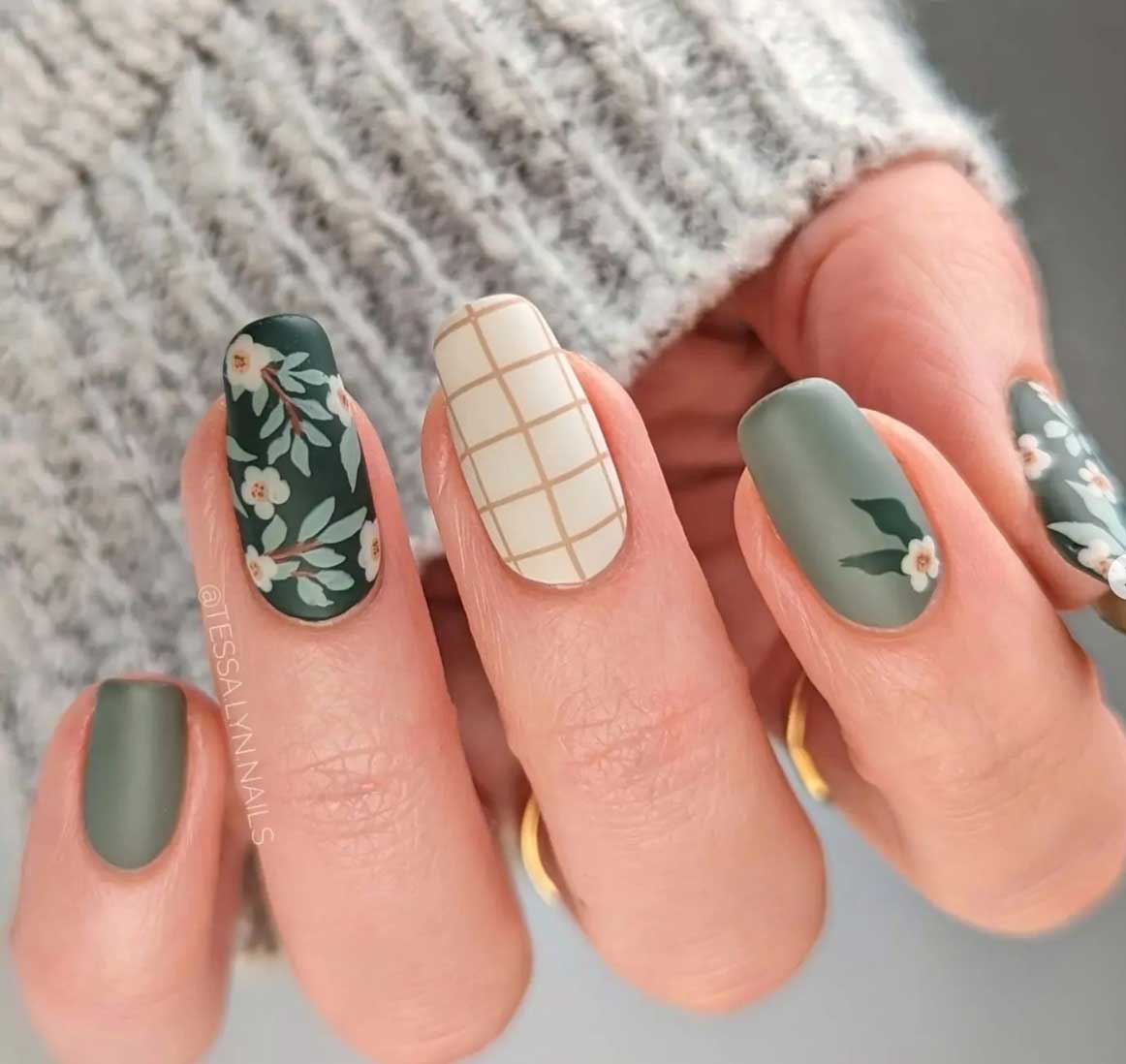 nail art verde oliva minimalista