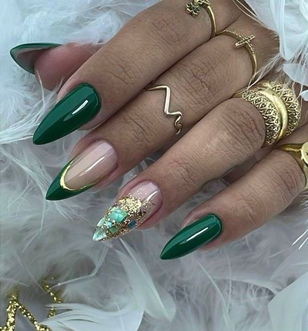 unhas verde oliva e marrom