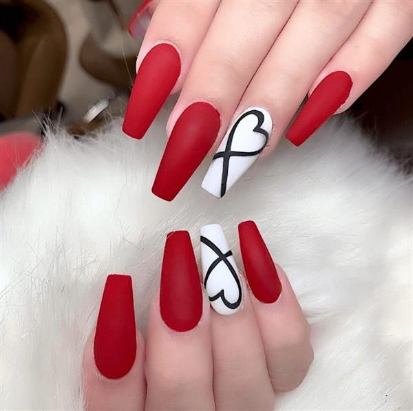 unhas de gel vermelhas decoradas