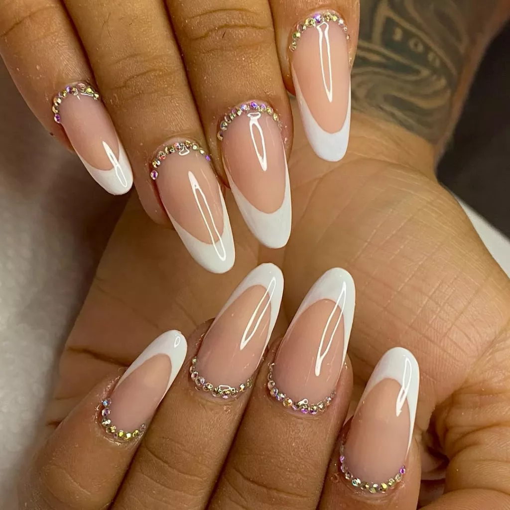 unhas amendoada em gel