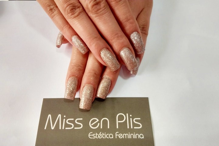alongamento de unhas em gel