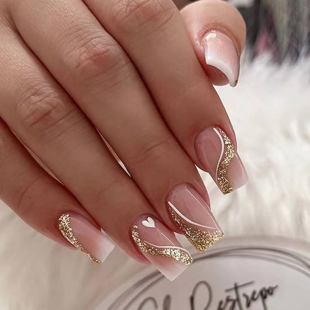 unhas em gel nude com glitter degradê
