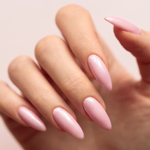 Unhas em gel rosa claro