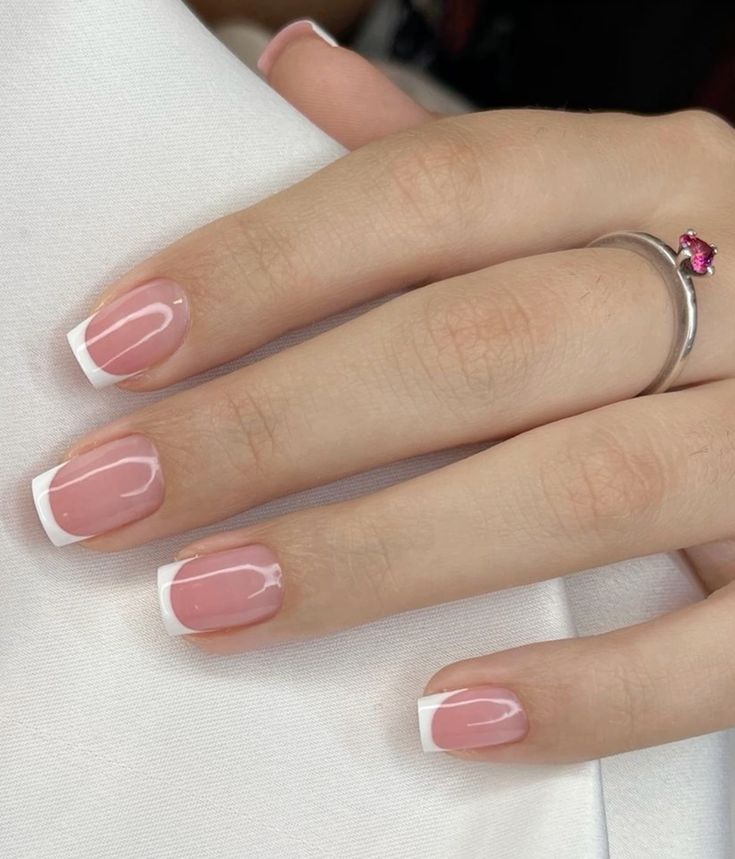 Unhas em gel rosa chiclete