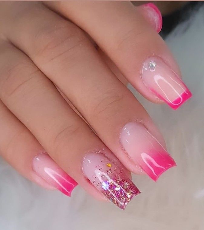 Unhas em gel rosa claro