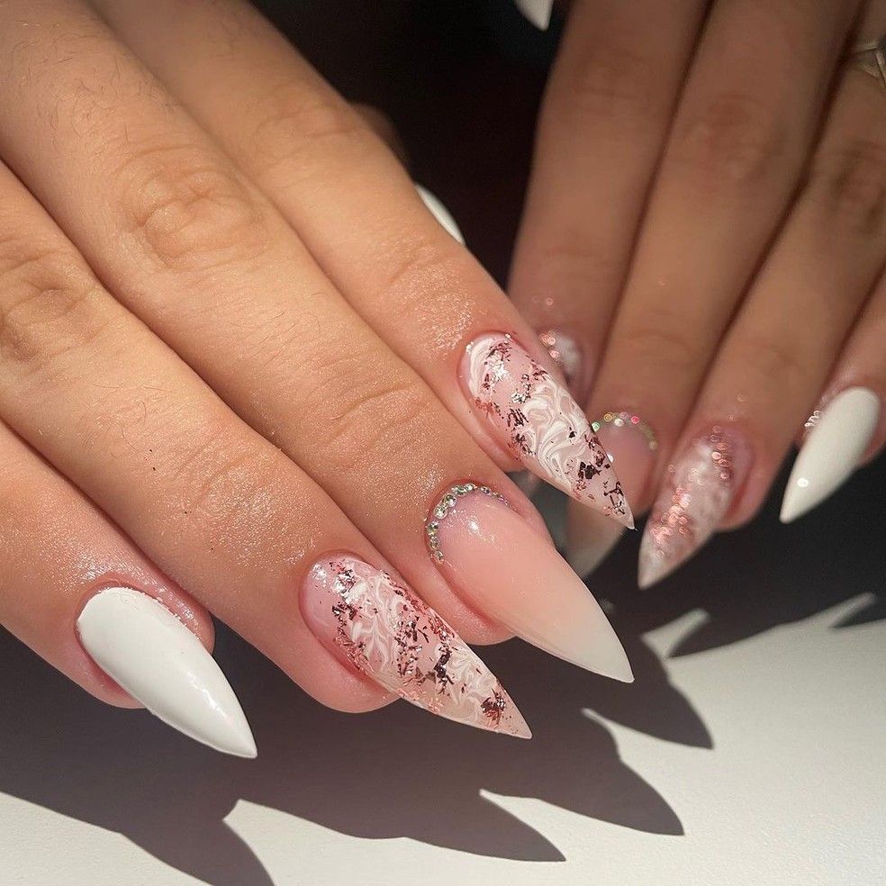 unhas stiletto decoradas fáceis