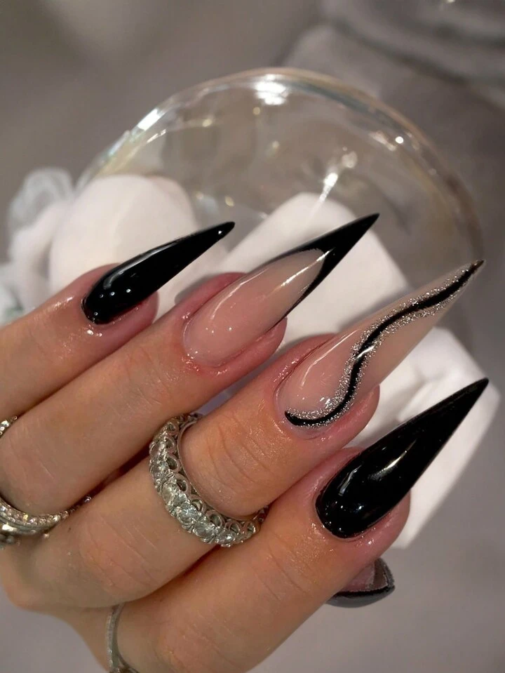 unhas stiletto curtas decoradas