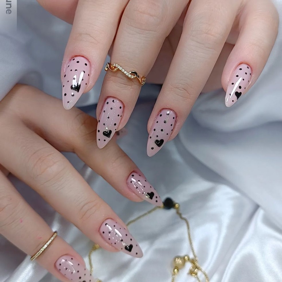 unhas pontudas decoradas simples