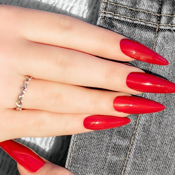 unhas stiletto francesinha