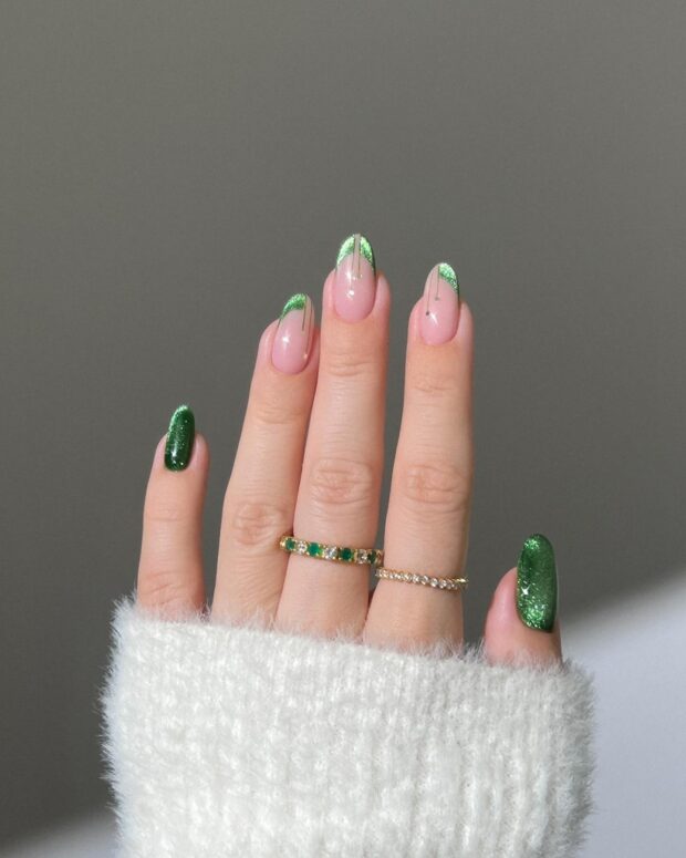 unhas verdes e douradas