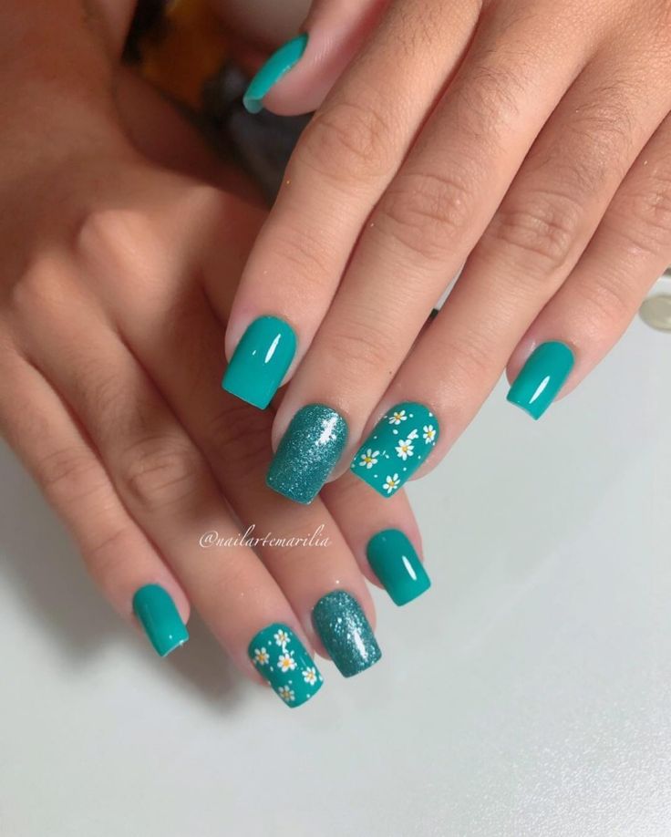 unhas verde pastel