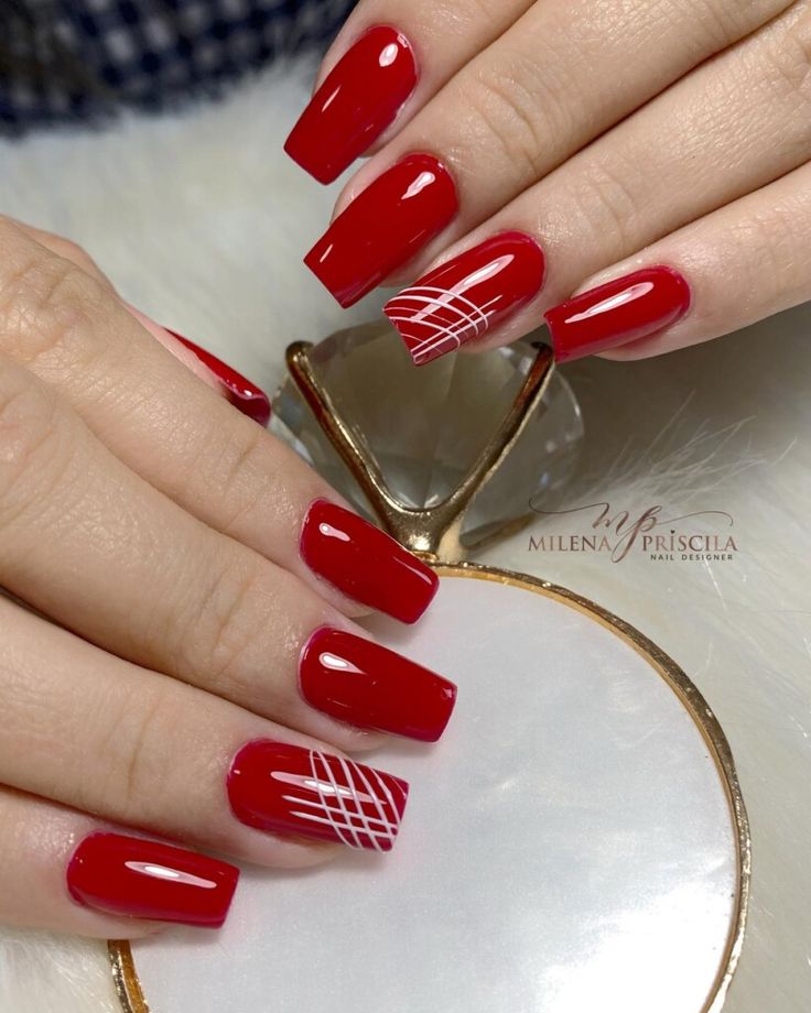 unhas vermelhas francesinha