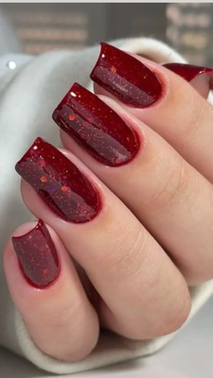 unhas vermelhas minimalistas