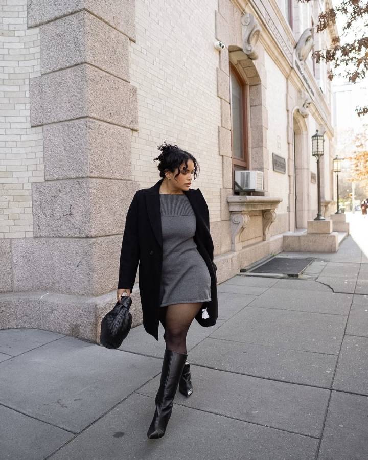 vestido de tricô com bota e meia calça