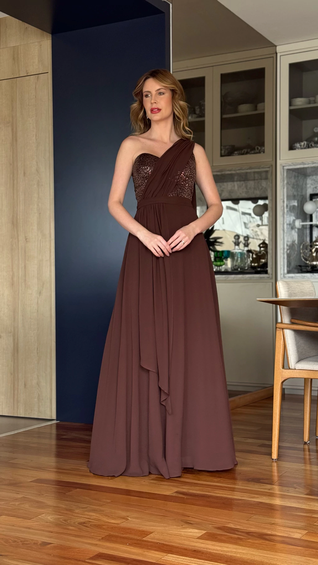 vestido um ombro longo