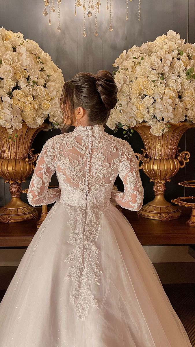 vestido de noiva minimalista gola alta