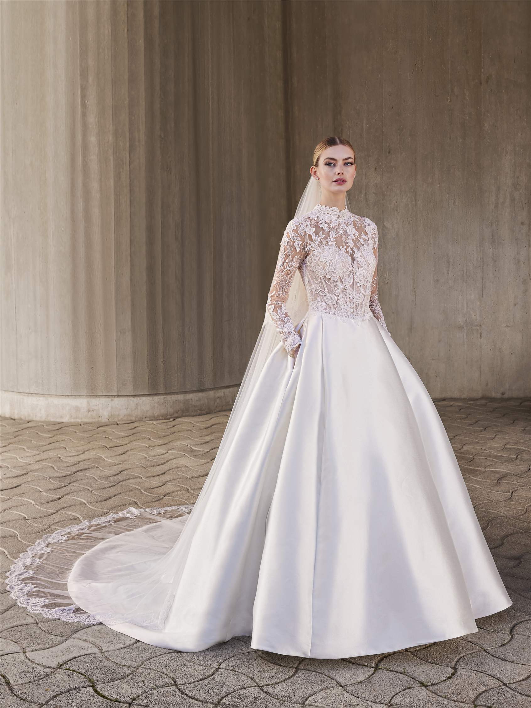 vestido de noiva elegante gola alta