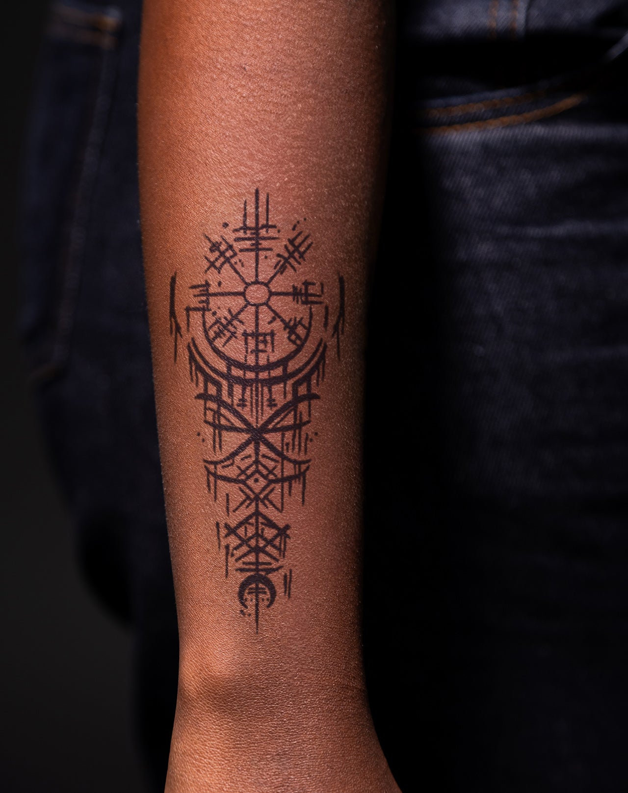 tatuagem minimalista viking